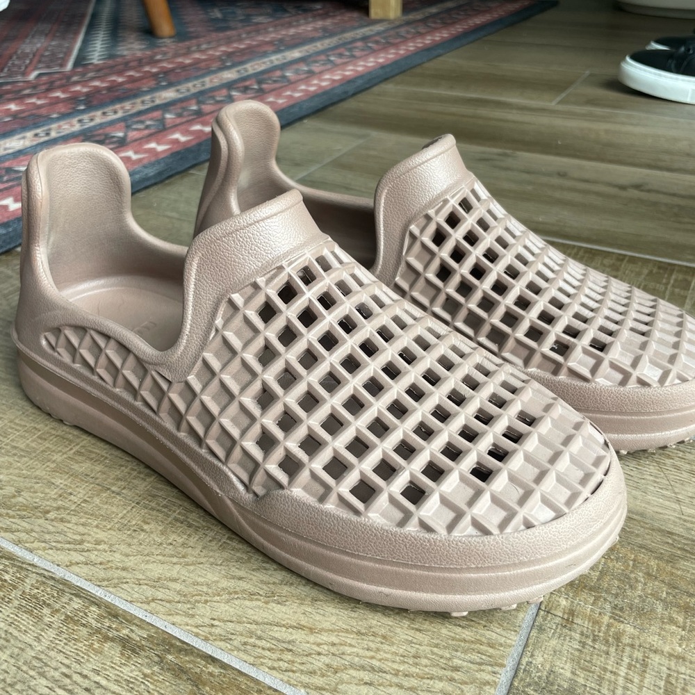 Lusso cloud scenario slip ons
